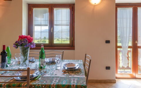 Fuentes: Room, Property, Interior Design, Furniture, Building, Home, Dining Room, Floor, Table, House