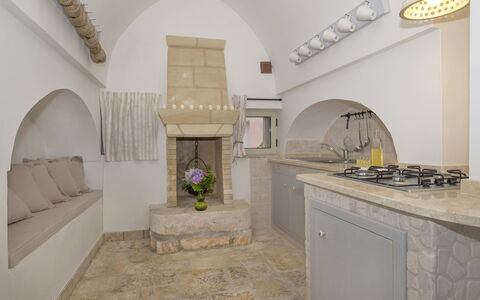 Masseria Pagliamonte: Property, Room, Interior Design, Building, Tile, Arch, Architecture, Estate, Real Estate, Floor