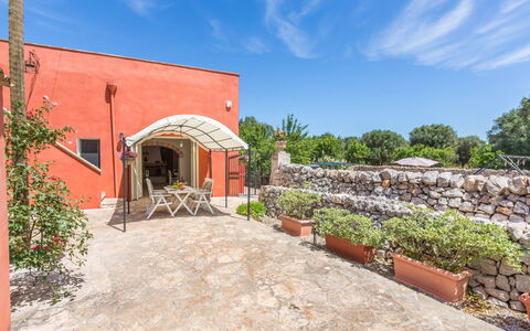 Masseria Pagliamonte: Sky, Plant, Cloud, Property, Landscape, Residential Area, Tree, Rural Area, Leisure, Facade