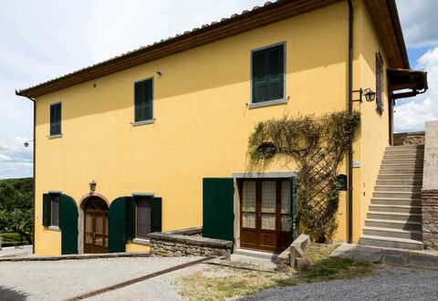 Casale Vacanze Il Granaio: House, Property, Yellow, Building, Home, Town, Facade, Real Estate, Architecture, Wall