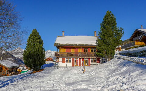 Heimine: Snow, Winter, Sky, Property, Tree, Freezing, House, Home, Building, Cloud