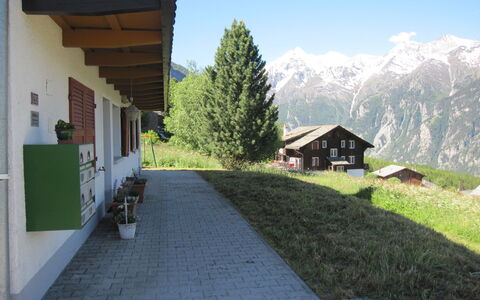 Heimine: Property, House, Mountain Range, Alps, Home, Mountain, Grass, Building, Real Estate, Landscape