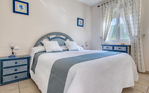 Alqueria Sol: Bedroom, Bed, Furniture, Room, Bed Sheet, Property, Interior Design, Bed Frame, Wall, Bedding