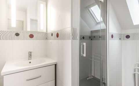 Maison du Port de Pêche: Property, Cabinetry, Bathroom Cabinet, Sink, Bathroom, Building, Rectangle, Plumbing Fixture, Interior Design