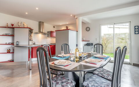 Maison du Port de Pêche: Table, Building, Furniture, Property, Chair, Window, Kitchen & Dining Room Table, Wood, Kitchen, House