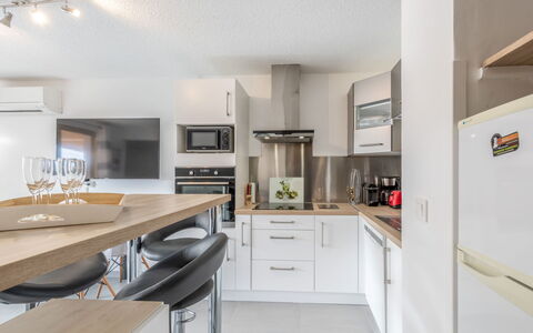 Sainte Maxime 560: Countertop, Cabinetry, Furniture, Kitchen Appliance, Kitchen, Sink, Kitchen Stove, Home Appliance, Wood, Drawer