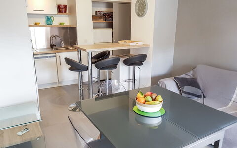 Sainte Maxime 560: Food, Table, Furniture, Tableware, Architecture, Interior Design, Floor, Chair, Couch, Building