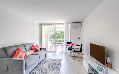 Le Mexico: Room, Property, Furniture, Interior Design, House, Building, Floor, Living Room, Wall, Home