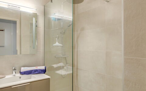Le Mexico: Bathroom, Tile, Room, Property, Wall, Shower, Interior Design, Floor, Glass, Ceiling