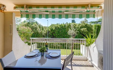Le Mexico: Property, Room, House, Building, Interior Design, Balcony, Real Estate, Furniture, Architecture, Table
