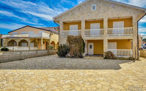 Fliri: Cloud, Sky, Building, Property, Plant, Window, House, Road Surface, Land Lot, Architecture