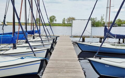 Natuurlijk de Veenhoop: Sky, Boat, Water, Cloud, Watercraft, Boats And Boating--Equipment And Supplies, Wood, Vehicle, Dock, Lake