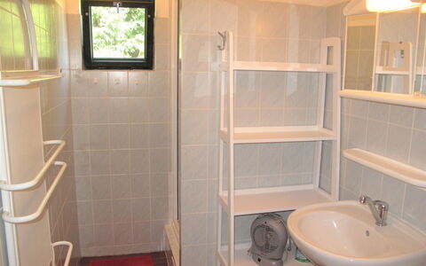 Spinka: Bathroom, Property, Room, Shelf, Tile, House, Floor, Building, Plumbing Fixture, Architecture