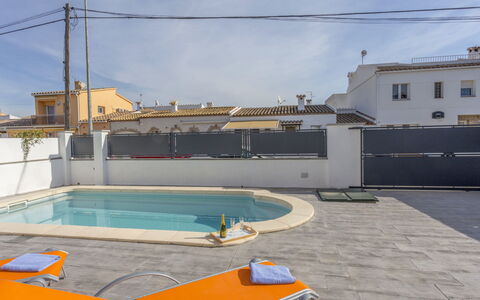 Sangha: Sky, Cloud, Water, Window, Swimming Pool, Building, Shade, Naval Architecture, Real Estate, Urban Design