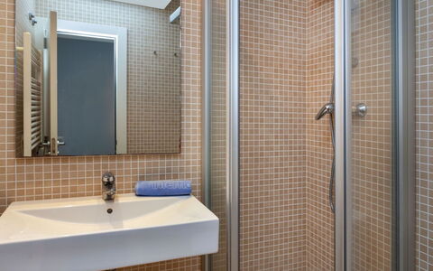 Punta Aromir: Bathroom, Tile, Property, Room, Wall, Tap, Real Estate, Interior Design, Architecture, Floor