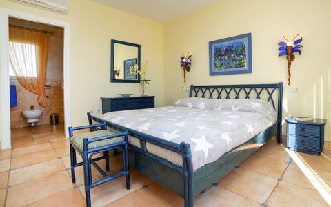Del Pozo: Bedroom, Furniture, Room, Property, Bed, Bed Sheet, Bed Frame, Floor, Mattress, Interior Design