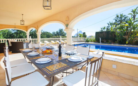 Del Pozo: Table, Furniture, Property, Tableware, Chair, Lighting, Interior Design, Shade, Architecture, Outdoor Furniture