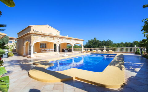 Del Pozo: Property, Swimming Pool, Building, Real Estate, House, Home, Estate, Villa, Vacation, Mansion