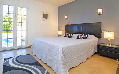 Nadine: Bedroom, Bed, Furniture, Room, Property, Interior Design, Bed Frame, Bed Sheet, Floor, Wall