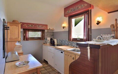 Ker Norge: Cabinetry, Furniture, Mirror, Property, Table, Countertop, Building, Wood, Drawer, Kitchen