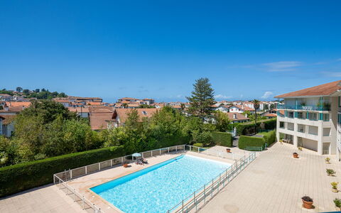 Saint-Jean-De-Luz 326: Sky, Plant, Water, Building, Swimming Pool, Azure, Tree, Body Of Water, Rectangle, Urban Design