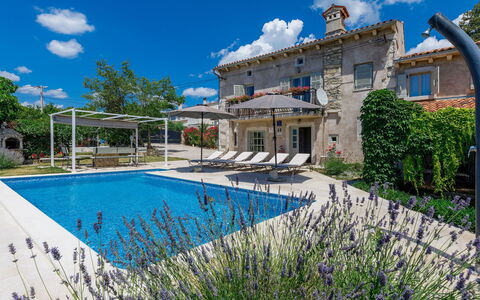 Villa Domenica: Cloud, Water, Plant, Sky, Daytime, Property, Building, Swimming Pool, Azure, Tree
