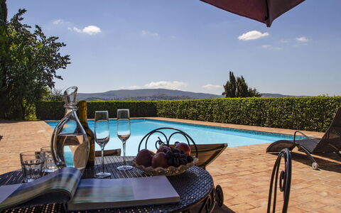Vedi Torre: Property, Resort, Real Estate, Vacation, Leisure, House, Sky, Building, Estate, Home