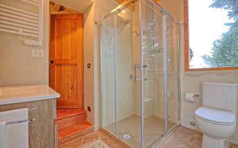 Casa Fioraie: Property, Room, Bathroom, Real Estate, House, Home, Building, Floor, Tile, Door