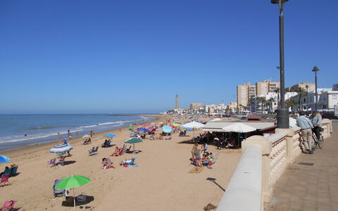 Apartamento Caracola: Water, Sky, Beach, Street Light, Bicycle, Shade, Sand, Horizon