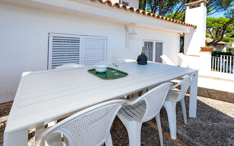 La Marina Blanca: Table, Furniture, Building, Wood, Outdoor Furniture, Window, Shade, Interior Design, Outdoor Table, Plant