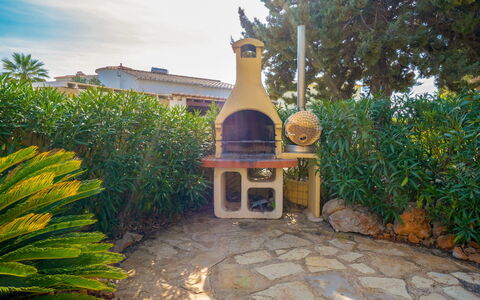 Mirador: Property, House, Real Estate, Home, Botany, Building, Hacienda, Garden, Estate, Cottage