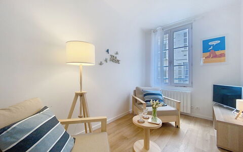 Carnot: Furniture, Flooring, Interior Design, Floor, Wood, Room, Apartment, Wood Flooring, Home, Living Room