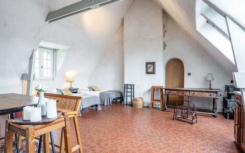 Kerlioret: Room, Property, Building, Interior Design, Furniture, House, Loft, Floor, Real Estate, Table