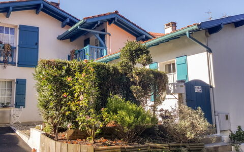 Etxe Tikia: Plant, Sky, Window, Property, Building, Blue, Azure, House, Land Lot