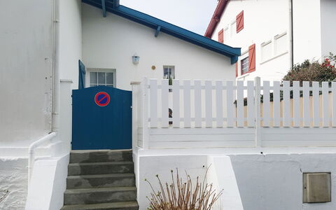 Etxe Tikia: Plant, Building, Wood, Stairs, Sky, Window, Facade, Fence, House, Siding