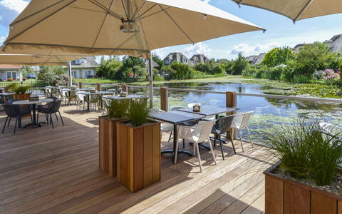 Citta Romana: Table, Water, Plant, Sky, Furniture, Property, Umbrella, Chair, Shade, Outdoor Furniture