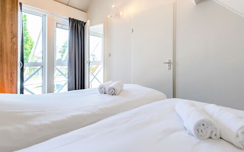 Citta Romana: Property, Comfort, Wood, Textile, Interior Design, Floor, Shade, Wall, Flooring