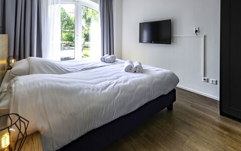 Citta Romana: Property, Furniture, Comfort, Building, Wood, Interior Design, Textile, Bed Frame, Architecture, Flooring