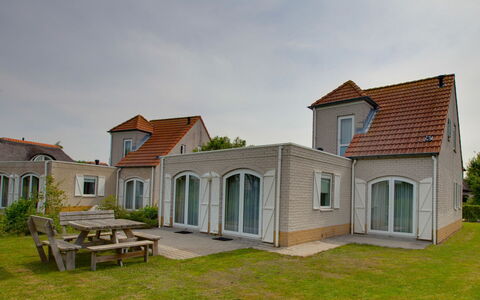 Citta Romana: Sky, Plant, Building, Cloud, Window, Door, House, Land Lot, Wood, Grass