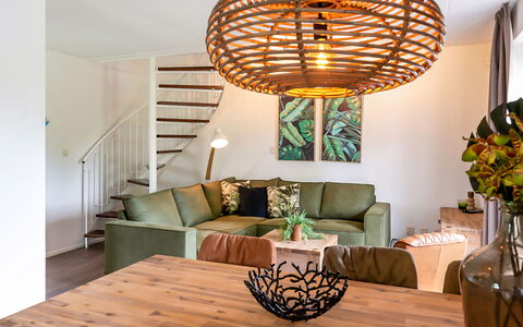 Citta Romana: Table, Property, Furniture, Decoration, Wood, Building, Interior Design, Lighting, Floor, Flooring