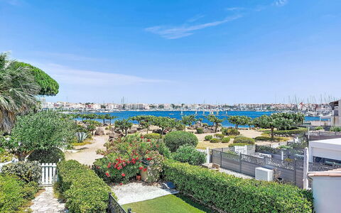 L'île des Marinas: Apartment, Architecture, Residential Area, Condominium, Composite Material, Urban Design, Balcony, Mixed-Use, Shade