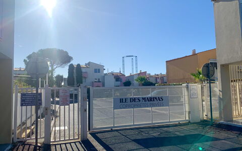 L'île des Marinas: Apartment, Architecture, Residential Area, Condominium, Composite Material, Urban Design, Balcony, Mixed-Use, Shade