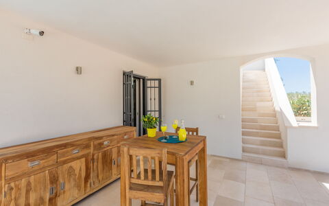 Villa Stella Cadente: Wood, Interior Design, Flooring, Table, Floor, Wood Stain, Paint, Laminate Flooring, Hardwood, Building