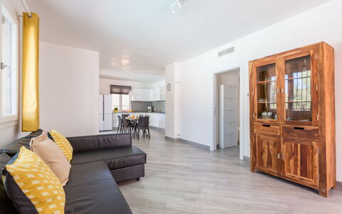 Villa Stella Cadente: Furniture, Cabinetry, Building, Door, Wood, Flooring, House, Interior Design, Comfort, Drawer