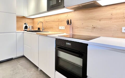 Auszeit: Countertop, Flooring, Kitchen, Cabinetry, Wood, Interior Design, Kitchen Appliance, Floor, Major Appliance, Furniture