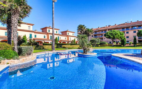 Pals 1646: Swimming Pool, Resort, Hotel, Villa