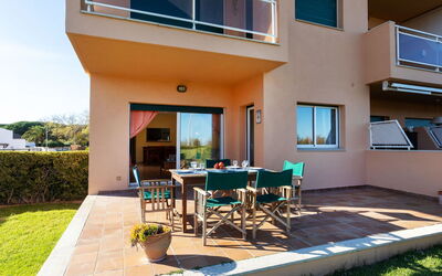 Accommodation:&nbsp;Port Pals Family Terrace & Garden 1646.9