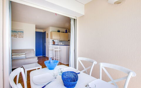 Cap D'Agde 897: Room, Property, Furniture, Interior Design, Building, House, Suite, Real Estate, Table, Bedroom
