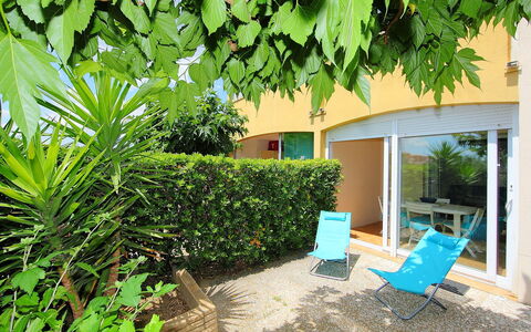 Cap D'Agde 897: Property, Green, Vegetation, House, Real Estate, Building, Home, Botany, Backyard, Cottage