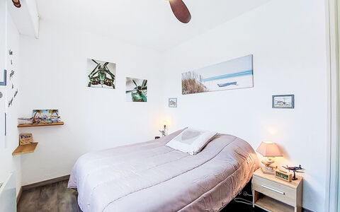 Les Mathes 250: Furniture, Bed, Interior Design, Bedroom, Wall, Floor, Flooring, Wood, Bed Sheet, Room